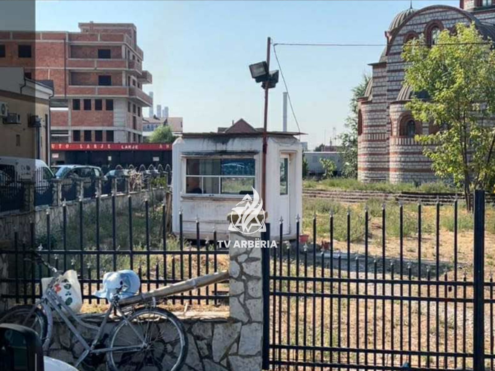 Kjo është “zyra” e policëve në Obiliq – 26 vite pas themelimit