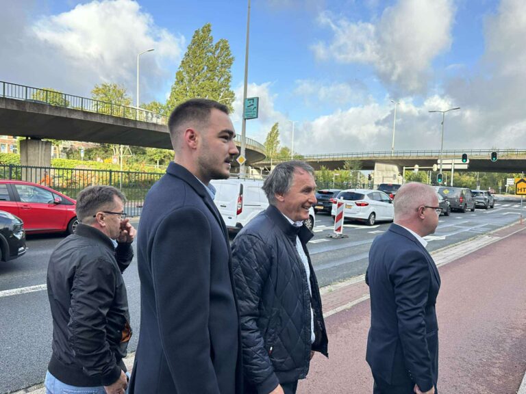 Djali i Kadri Veselit në Hagë për të dëgjuar dëshmitarët e mbrojtjes