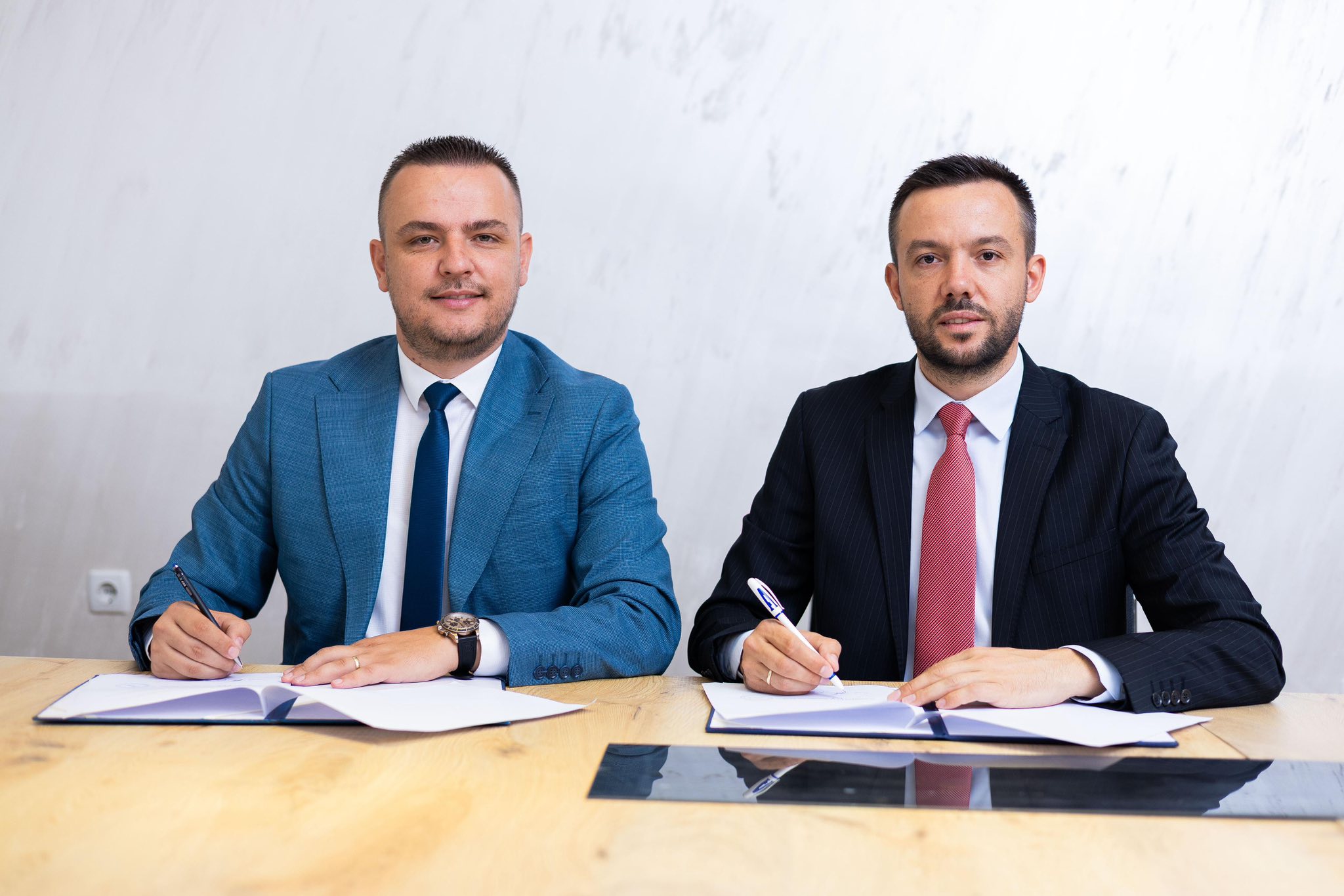 Zyrtarizohet koalicioni PDK-AKR në Mitrovicë