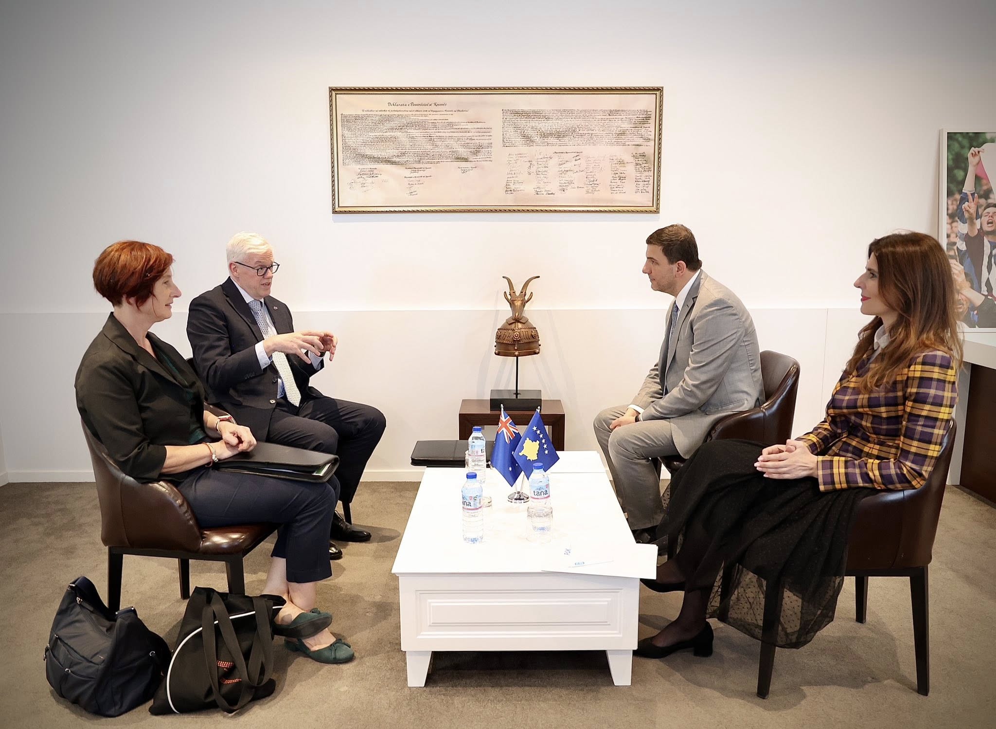 Krasniqi takohet me ambasadorin e Australisë, flasin për zhvillimet politike në Kosovë dhe mundësitë e bashkëpunimit mes dy vendeve