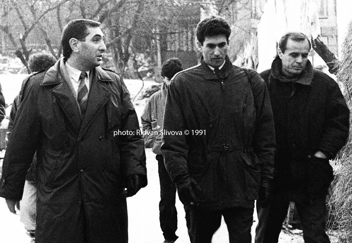Fotografi nga Kosova sjell pamje të James Rubin në vitin 1991- vizitoi ‘Kodrën e Trimave’ në Prishtinë