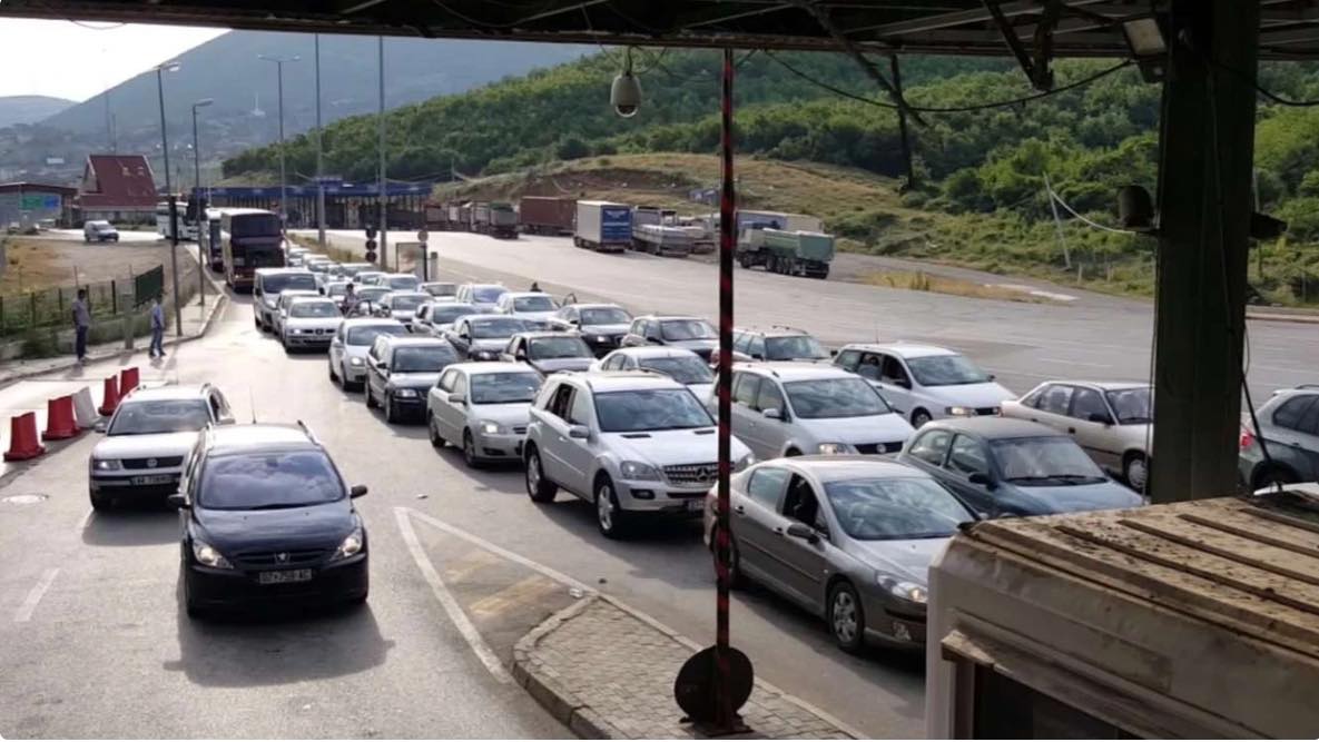 Rreth 20 mijë qytetarë të Kosovës mësynë bregdetin vetëm të shtunën
