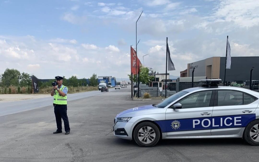 Policia në Ferizaj shton prezencën në rrugë për parandalimin e aksidenteve – Për 24 orë shqipton 297 gjoba
