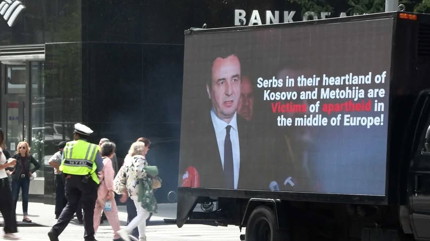 Billborda kundër Kosovës e Kurtit në New York nga diaspora serbe