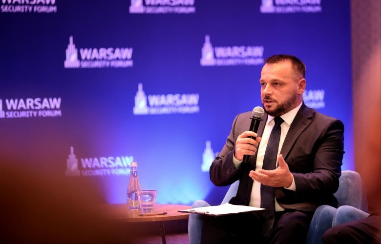 Maqedonci në Varshavë: Rreziqet nga dezinformimi dhe inteligjenca artificiale