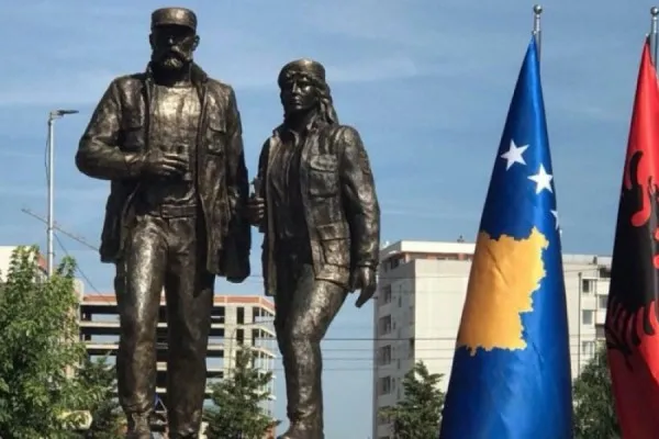 27 vjet nga rënia e Fehmi dhe Xhevë Lladrovcit