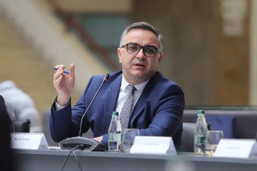 Tahiri: Shteti në pushim, qytetarët në hall e kryeministrit i konvenon kjo gjendje