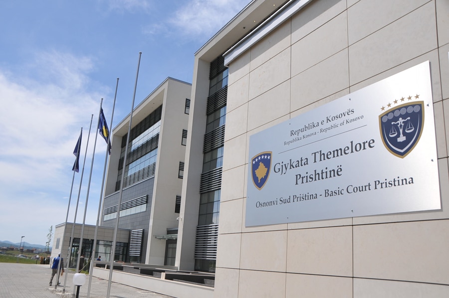 Prokuroria ndalon 10 personat e arrestuar në Prishtinë për drogë dhe armë