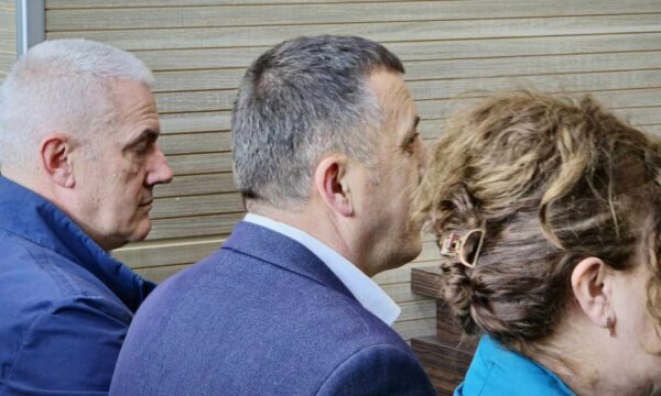 Gjykata lëshoi urdhëresë për sjellje me detyrim ndaj Sveçlës, Pacolli-Dalipit e Zybës – Seanca pritet të mbahet në tetor