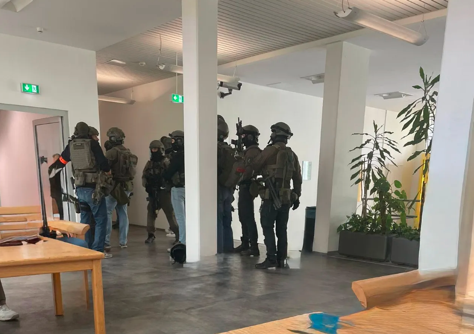 U plagos gjatë arrestimit, s’dihen detaje mbi gjendjen e 17 vjeçarit nga Kosova që sulmoi mësuesen në Gjermani
