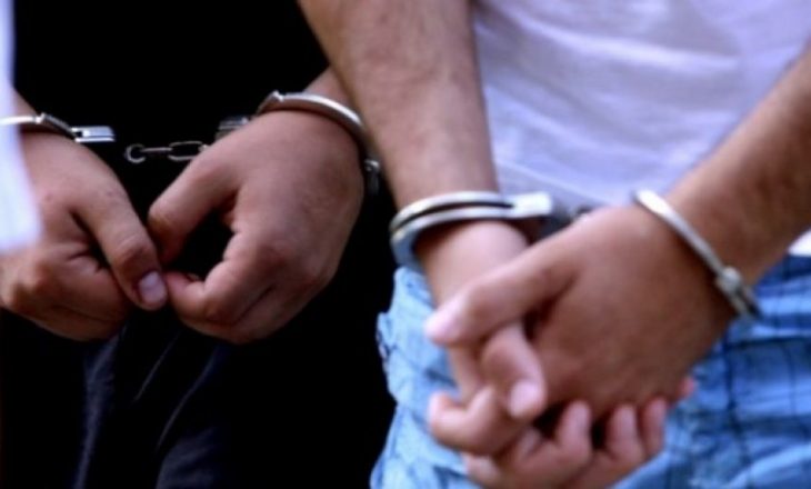 Arrestohen dy persona në Pejë për sulm ndaj policëve