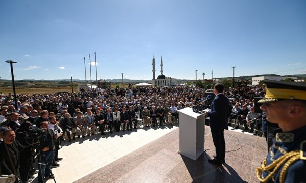 “I nderuar ish-ministër”, Kurti e përshëndet Liburn Aliun në një fjalim në Podujevë – s’e anashkalon as Haradinajn