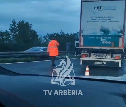 Aksident i rëndë në Zagreb – Kamioni del nga rruga / Pamje
