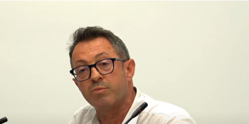 Krasniqi: Diplomatët e huaj po e marrin në mbrojtje Listën Serbe për hesape të ngushta, për karrierë