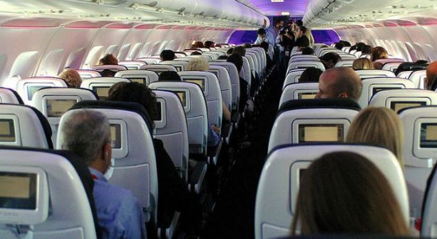 E keni dëgjuar “hapni dritaren” në avion? Ja pse kjo kërkesë mund të ju shpëtojë jetën