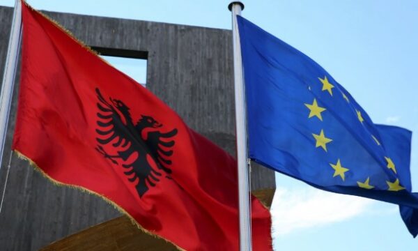 Shqipëria hap nesër katër kapituj të tjerë të negociatave me BE
