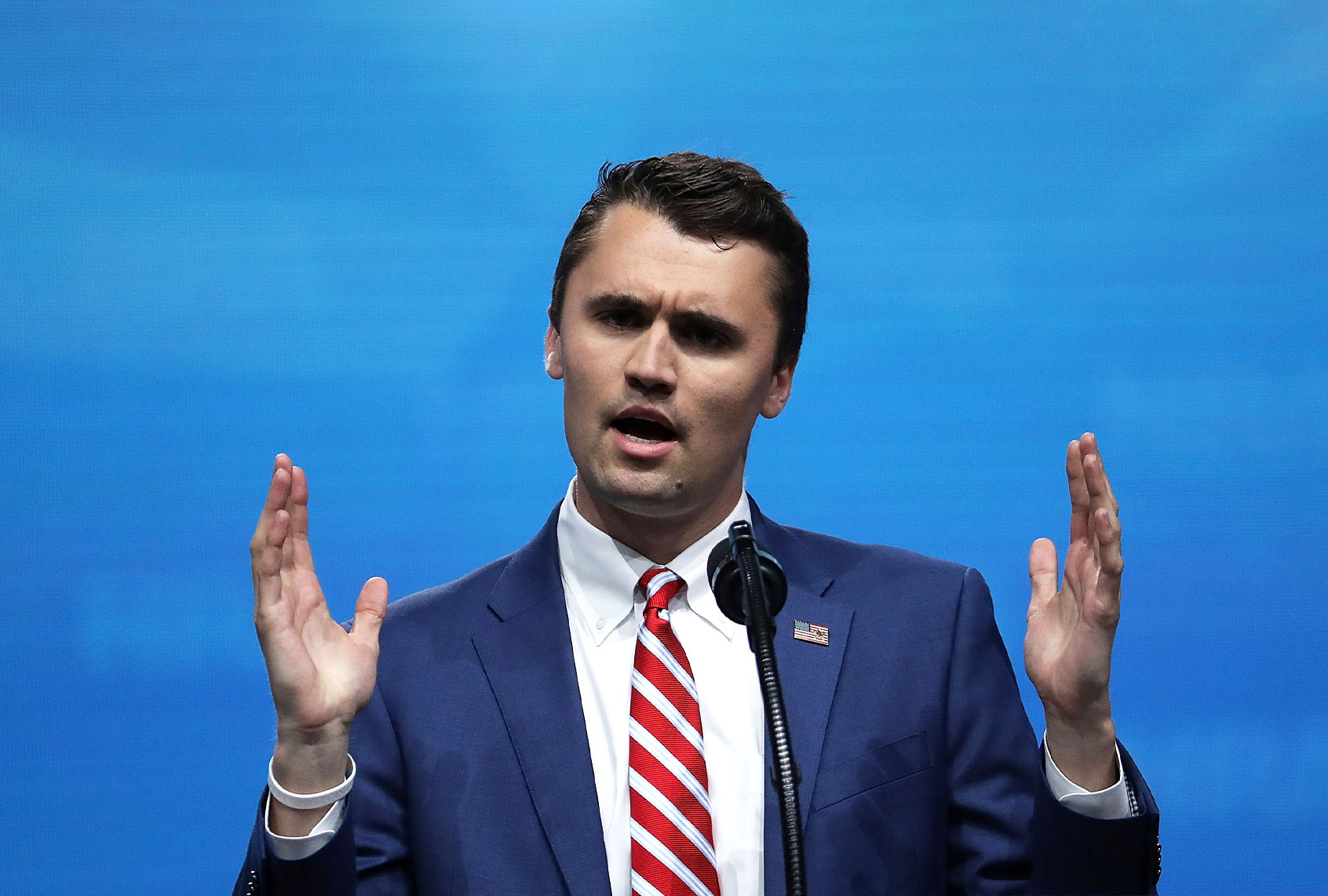 VIDEO: Aktivisti konservator Charlie Kirk qëllohet gjatë një aktiviteti në Jutah