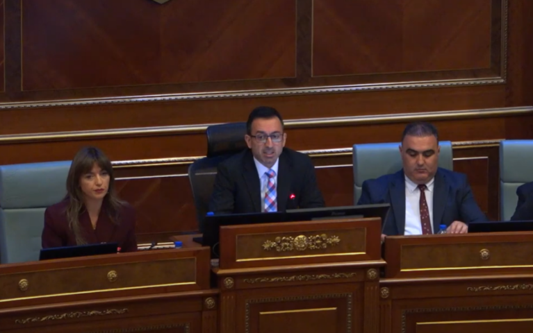 Haxhiu: Deputetët nuk mund të detyrohen ta votojnë dikë të caktuar në Kuvend