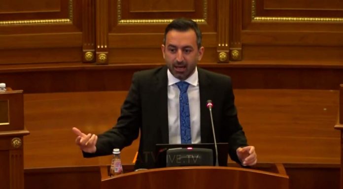 Basha e merr vendimin prej Gjykatës për “bllokim” të punës së Kuvendit, ua shpërndan deputetëve