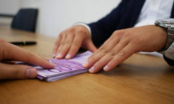 Këta janë dy të arrestuarit për fajde dhe shpëlarje parash në Prishtinë