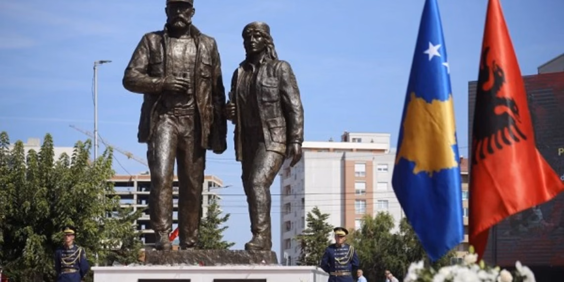 Krasniqi kujton Fehmi e Xhevë Lladrovcin në 27-vjetorin e rënies
