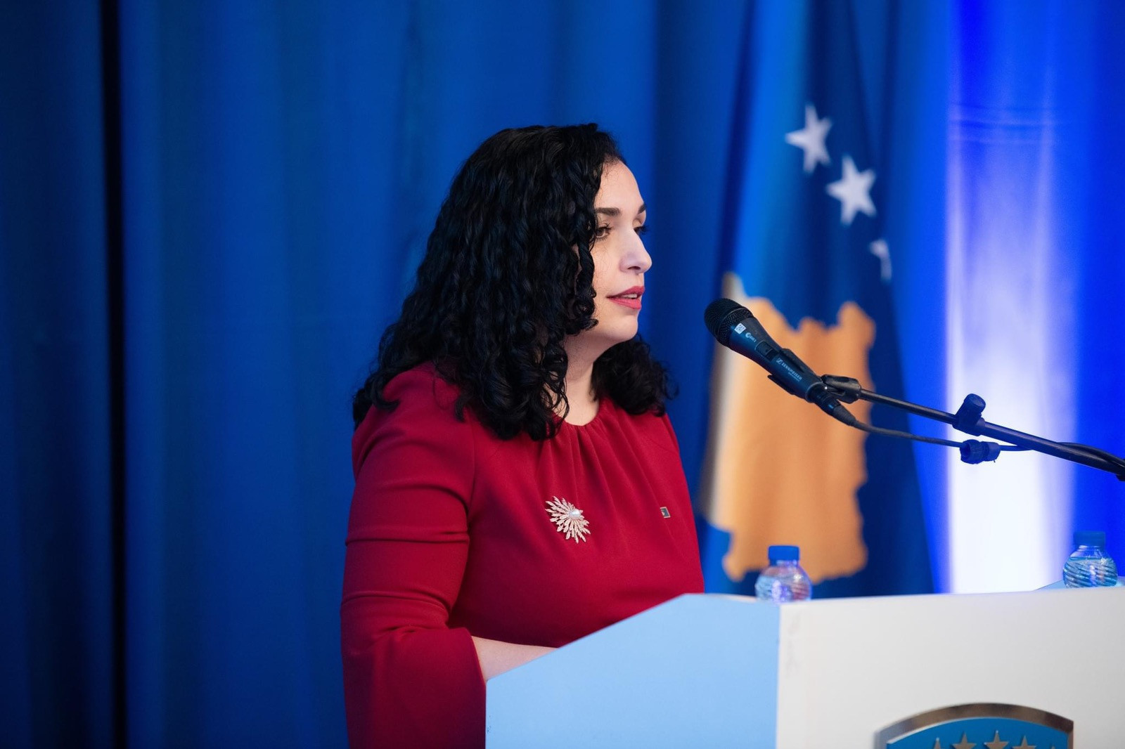 Vjosa Osmani – Presidente e kujt ishte për katër vite? E heshtur ndaj problemeve, e zëshme ndaj gazetarëve