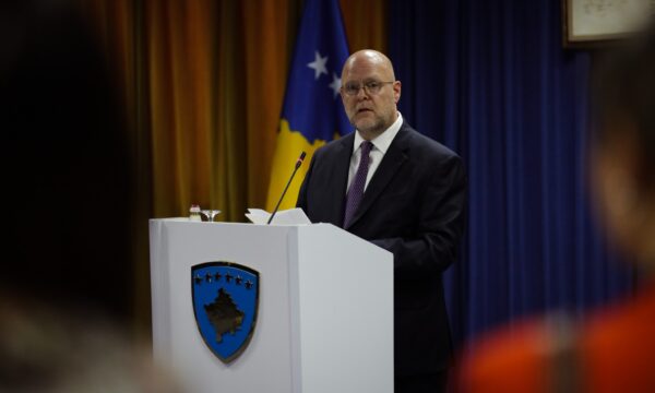 Hovenier: Disa thonë se Kurti dhe Qeveria e Kosovës ende kanë marrëdhënie të mira me SHBA-në, kjo nuk është e vërtetë