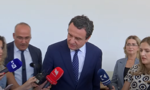 Kurtit s’i pëlqen pyetja pse vajza e tij nuk shkollohet në Kosovë, i hakmerret menjëherë gazetares