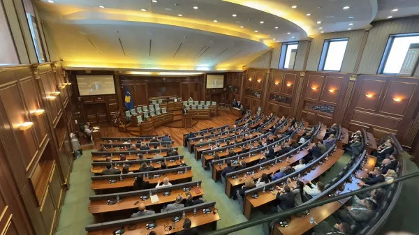 Kushtetuesja: 12 ditë kohë për ta konstituuar kuvendin, deputetët duhet të marrin pjesë në votim