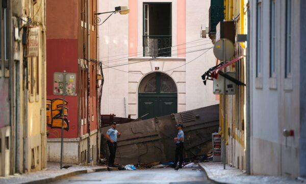 Aksidenti në Lisbonë: 3-vjeçari shpëton, babai vdes – nëna në gjendje kritike