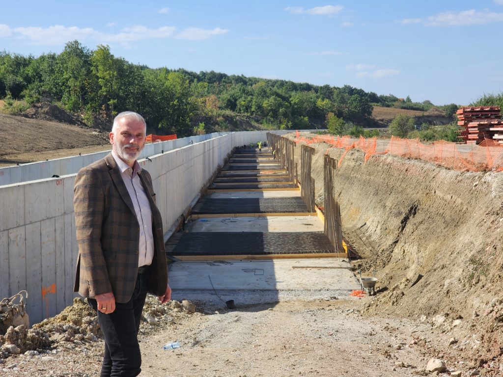 Organizata “Shqiptaria” kërkon suspendim të përkohshëm të Faruk Mujkës: “Ibër Lepenci” nuk mund të kthehet në mjet të axhendave ideologjike, politike apo fetare