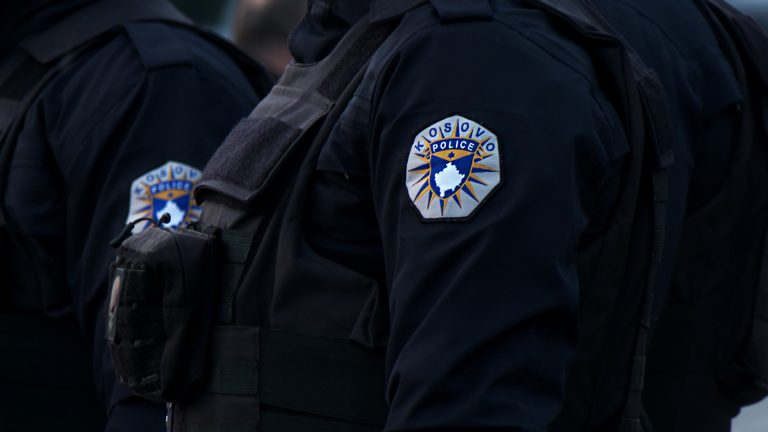 Nën kërcënimin e armës tentoi të kryejë grabitje, policia arreston 19-vjeçarin