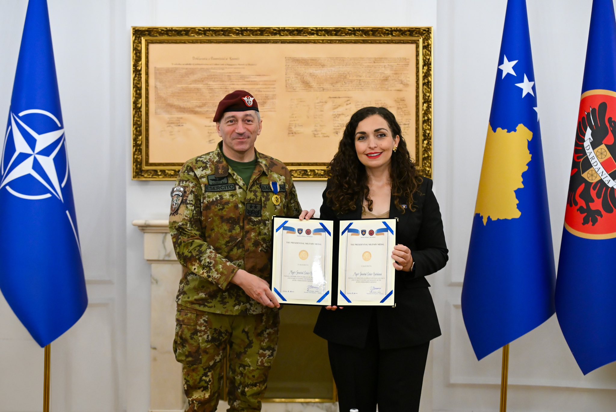 Osmani e dekoron Barduanin me Medaljen Presidenciale Ushtarake: Simbol i mirënjohjes së popullit tonë