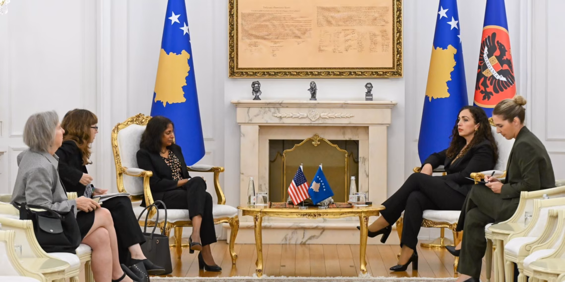 Osmani takon diplomaten amerikane, diskutuan për rëndësinë e funksionalizimit të institucioneve të Kosovës