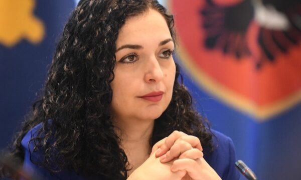 “Fëmijët në shkolla private”, Kasolli: Presidentja me shokë shumë, nuk është e vetmuar në këtë sjellje hipokrite të elitës politike në Kosovë