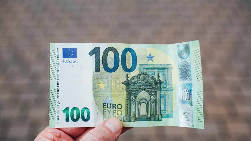 Deputeti: Studentët ende s’i kanë marrë 100 euro, dalin pak ditë para balotazhit