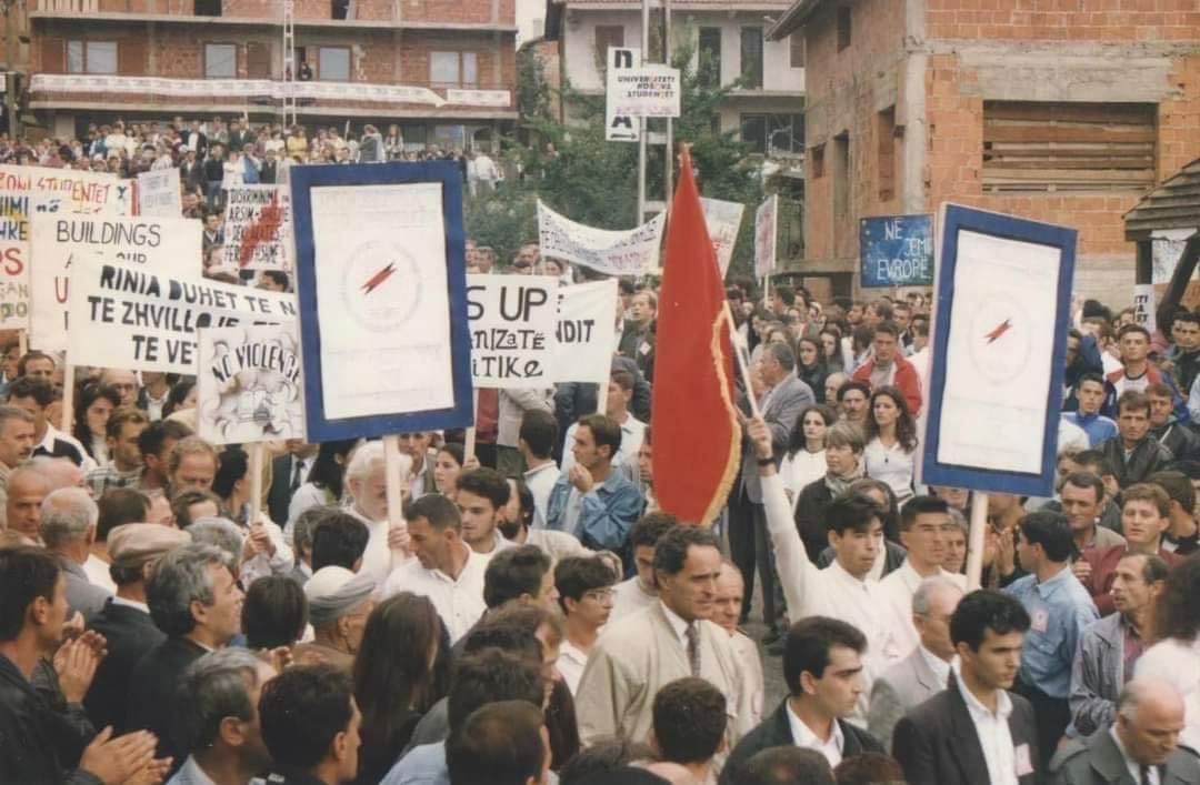 28 vjet që nga protesta e 1 tetorit, Kurti: Protestat studentore iu bashkëngjitën luftës së drejtë të UÇK-së