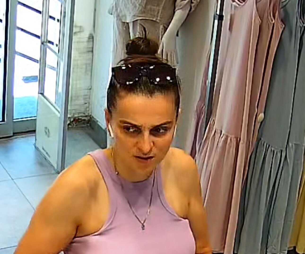 Kërkohet ndihma e qytetarëve për identifikimin e një të dyshuare – Policia publikon fotografinë