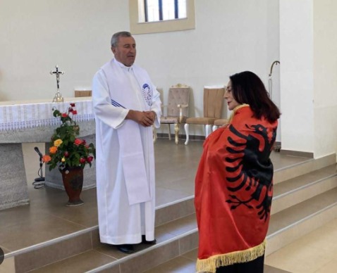 Reagim ndaj kërcënimeve ndaj Luljeta Pulës: “Të gjithë Radovanët dhe Karagjiqat e “konvertuar në Islam”, bashkë me Shefqet Krasniqin nuk mund të bëhen më të mirë se një shqiptar katolik”