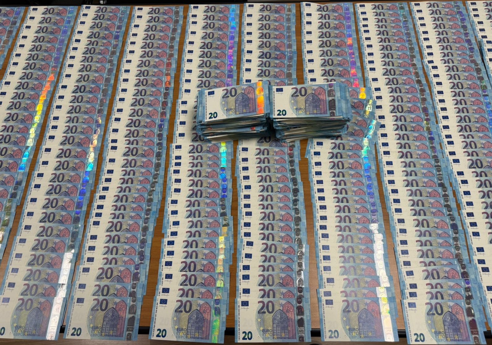 Sekuestrohen 40 mijë euro të falsifikuara, arrestohen dy persona në Prishtinë