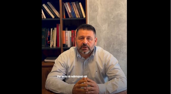 Bekë Berisha premton qendër rehabilitimi për të rinjtë me varësi nga alkooli në Prishtinë
