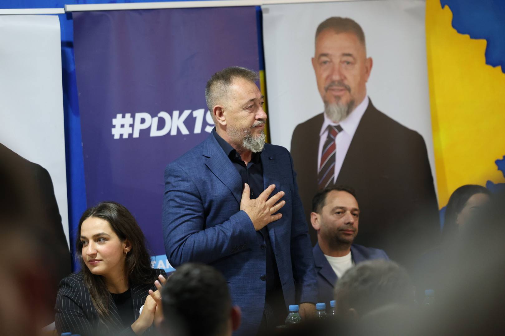Lushtaku takohet me banorë të Rakinicës: Përkrahja për PDK-në është e brymosur në çdo lagje e në çdo fshat