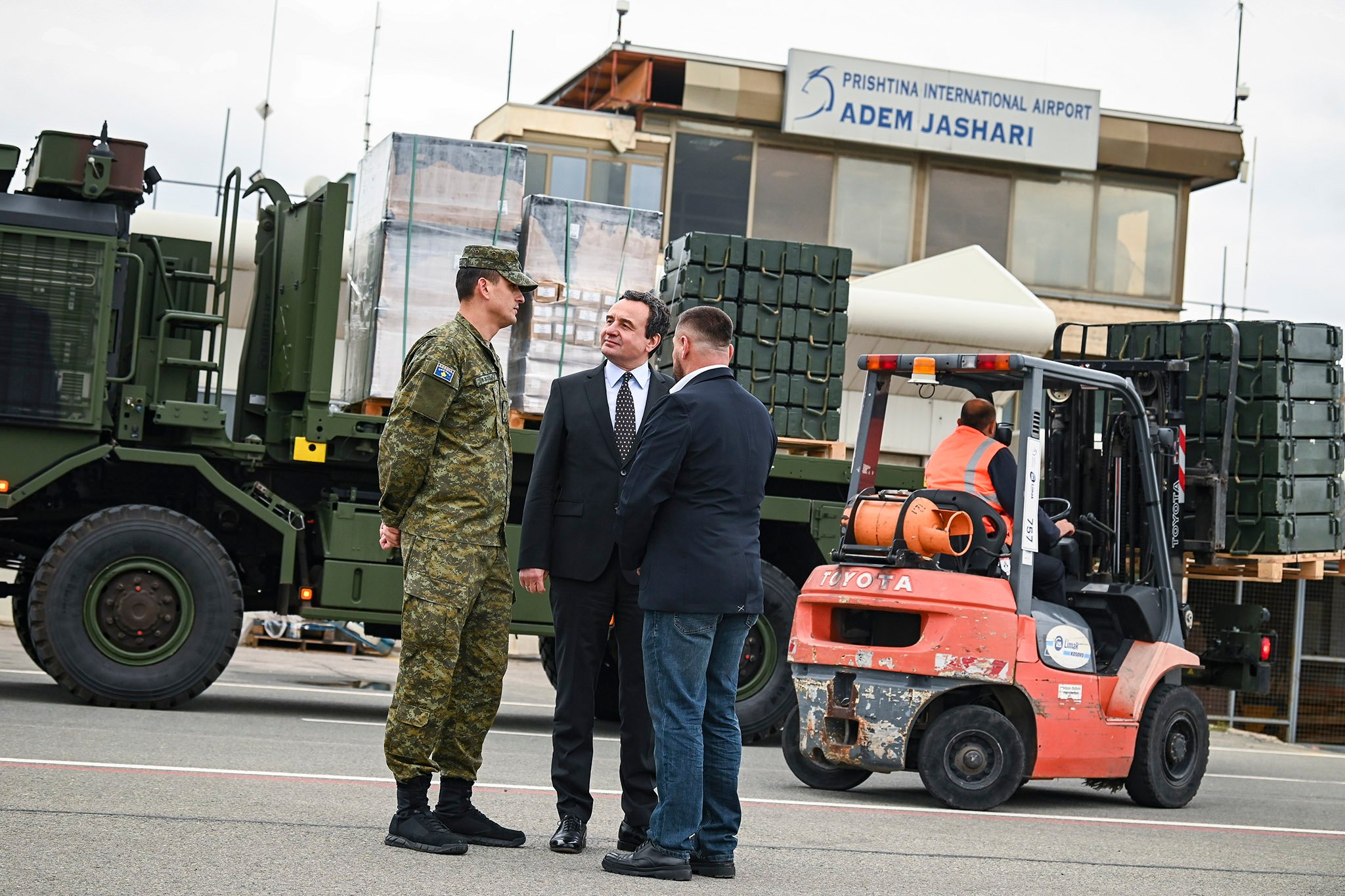 Kurti njofton mbërritjen e kontigjentit të dronëve Skydagger — FSK trajnon mijëra pajisje të reja luftarake