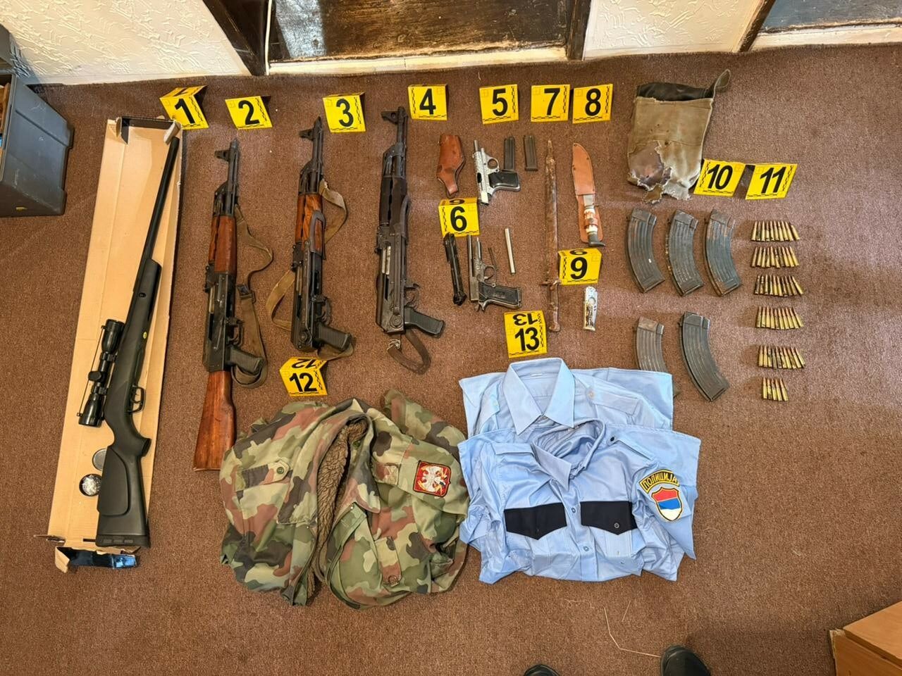 Arrestohet 49-vjeçari në Leposaviq, i kapur me arsenal armësh dhe uniforma të policisë serbe