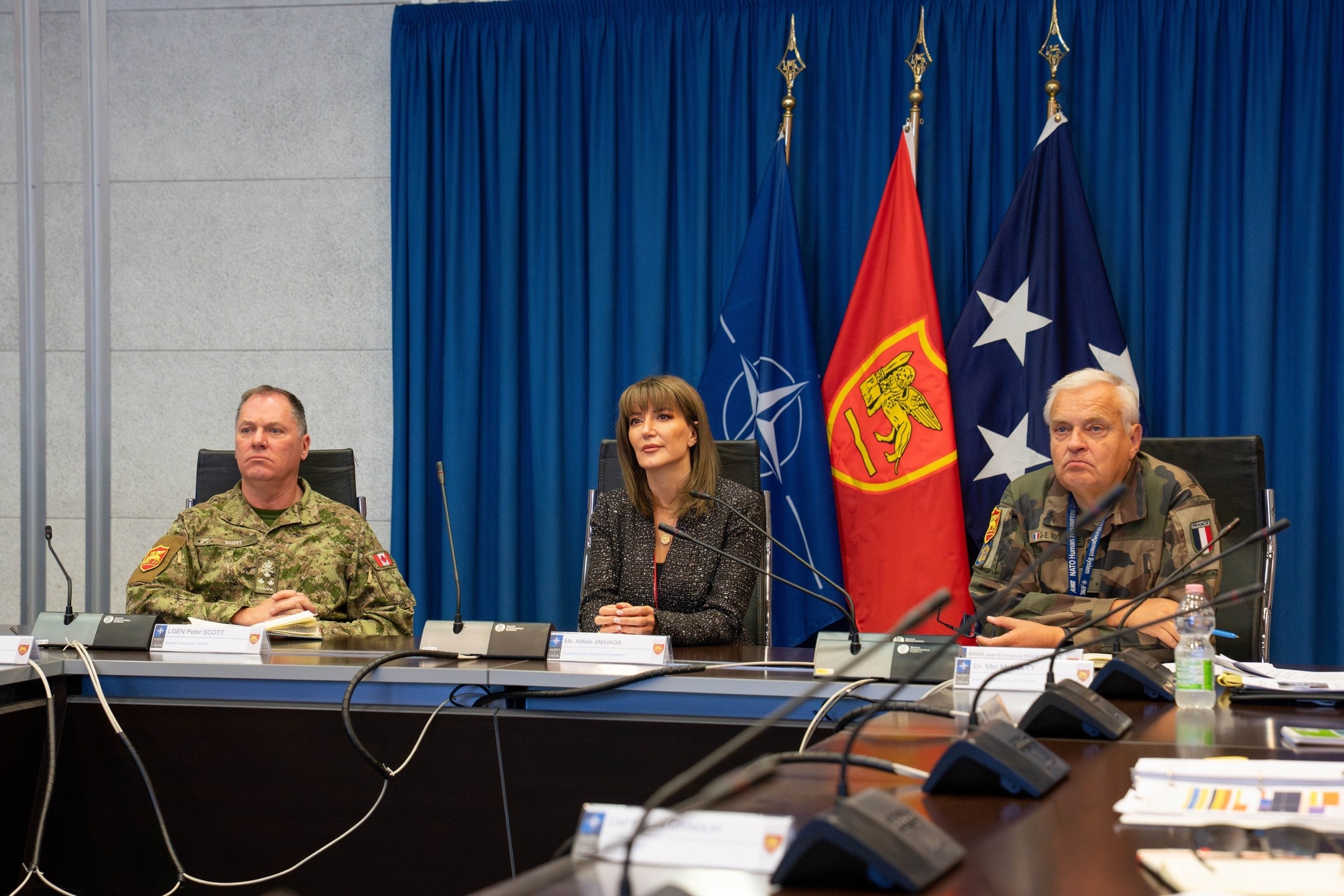 Jahjaga viziton Komandën e NATO-s – Diskuton për rolin e Kosovës në paqen rajonale dhe Agjendën për Gratë, Paqen dhe Sigurinë