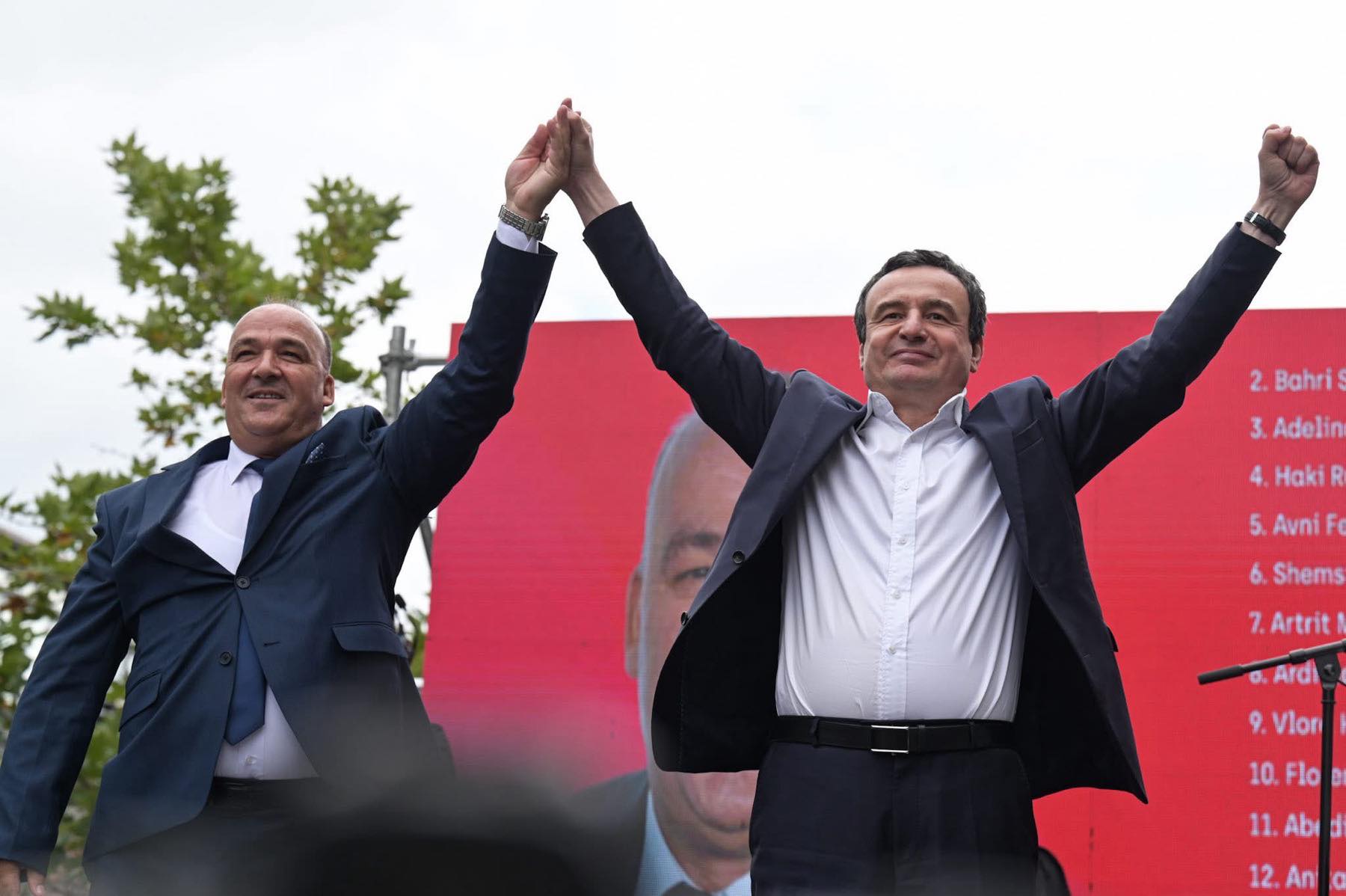 Pas fitores, Bulliqi poston foto me Kurtin: Besimi juaj do të kthehet në më shumë punë dhe projekte