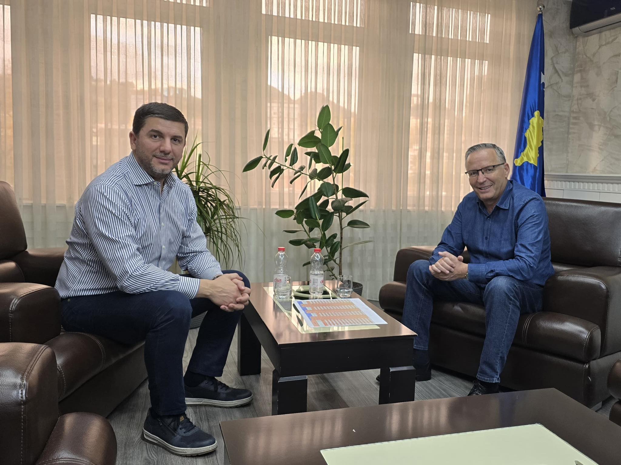Krasniqi takon Hamzën në zyrën e kryetarit: Pas Bedriut vjen Ariani, puna e mirë në Mitrovicë nuk do të ndalet