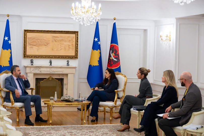 Presidentja Osmani priti në takim Kryesuesin e KQZ-së, Kreshnik Radoniqi