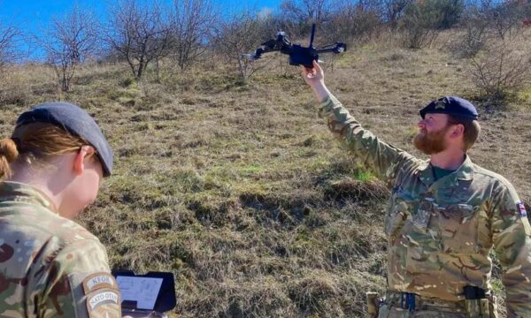 Britania rithekson angazhimin për paqen në Kosovë në kuadër të NATO-s