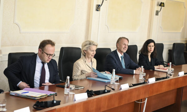 Brukseli konfirmon, zgjedhjet arsye që von der Leyen u largua nga Kosova pa folur para mediave